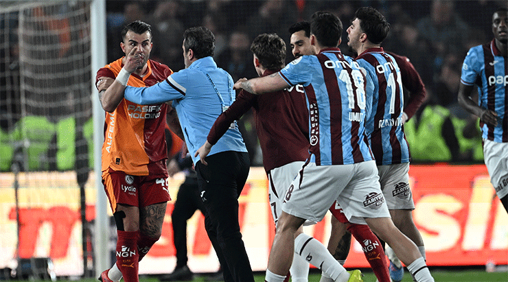 Trabzonspor-Galatasaray derbisi sonrası ceza yağmuru kapıda! Anonsçu yakın mercekte